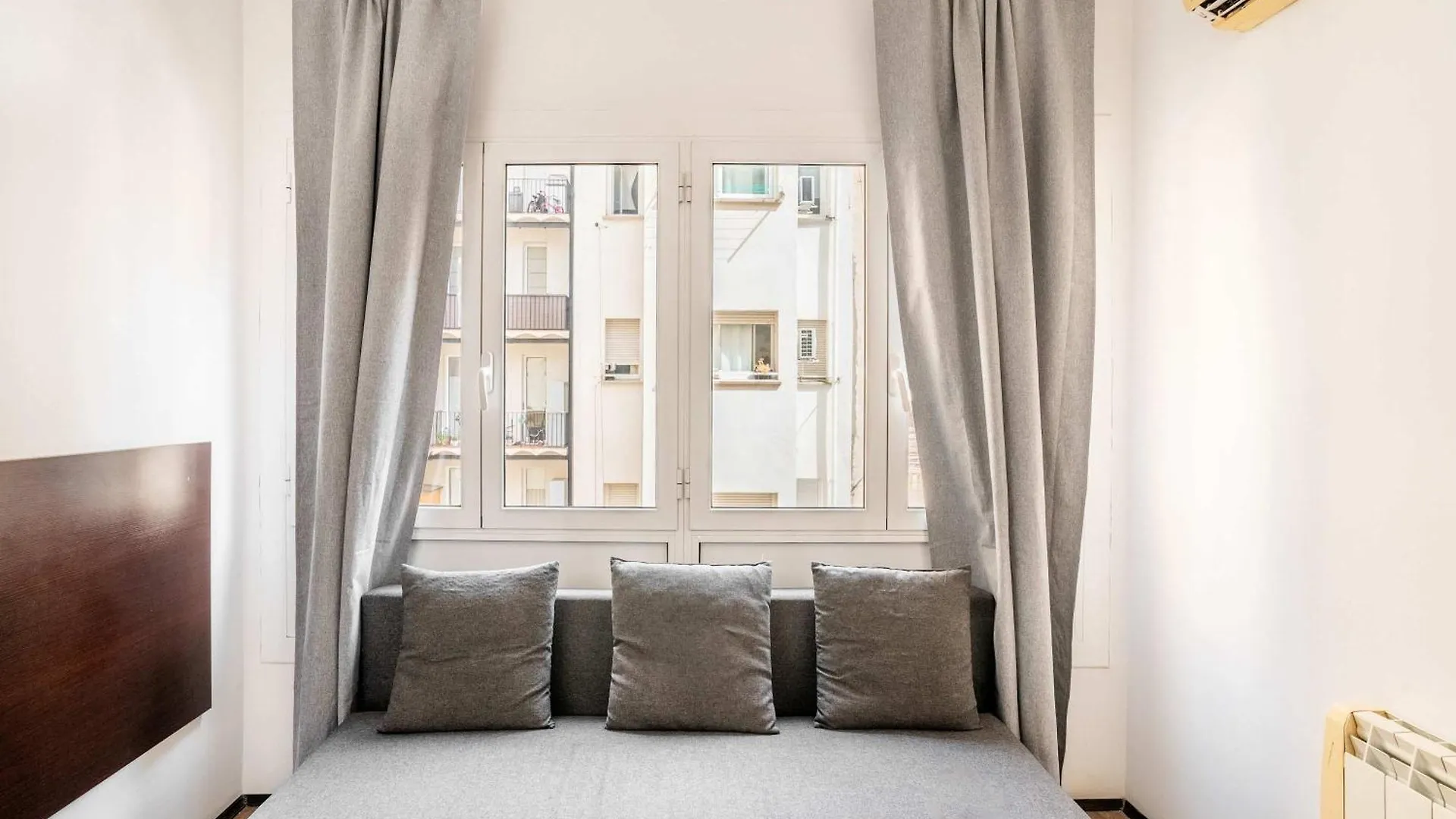 4- Bedroom Apartment In Gracia Village バルセロナ スペイン