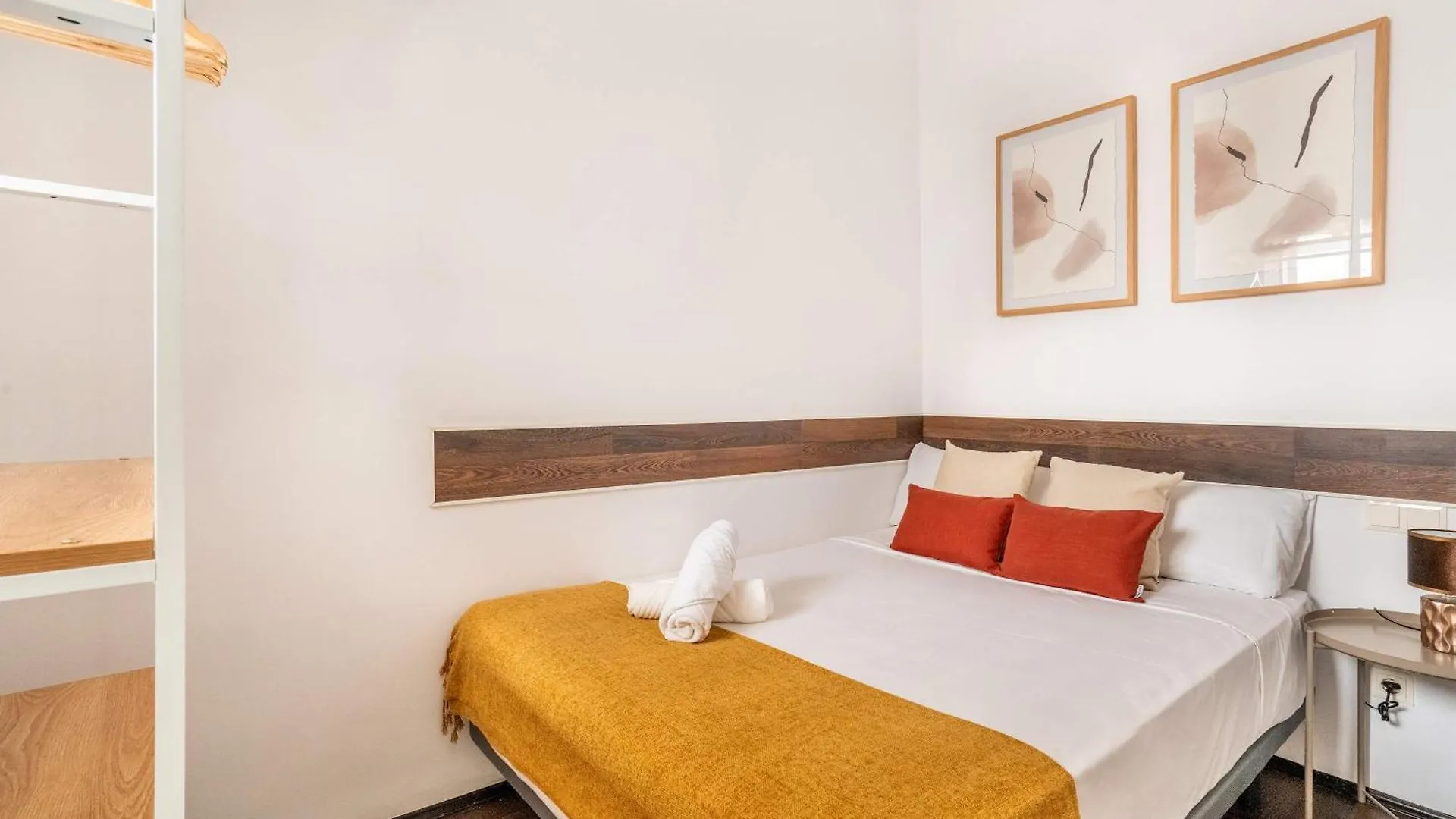 4- Bedroom Apartment In Gracia Village バルセロナ 0*,  スペイン