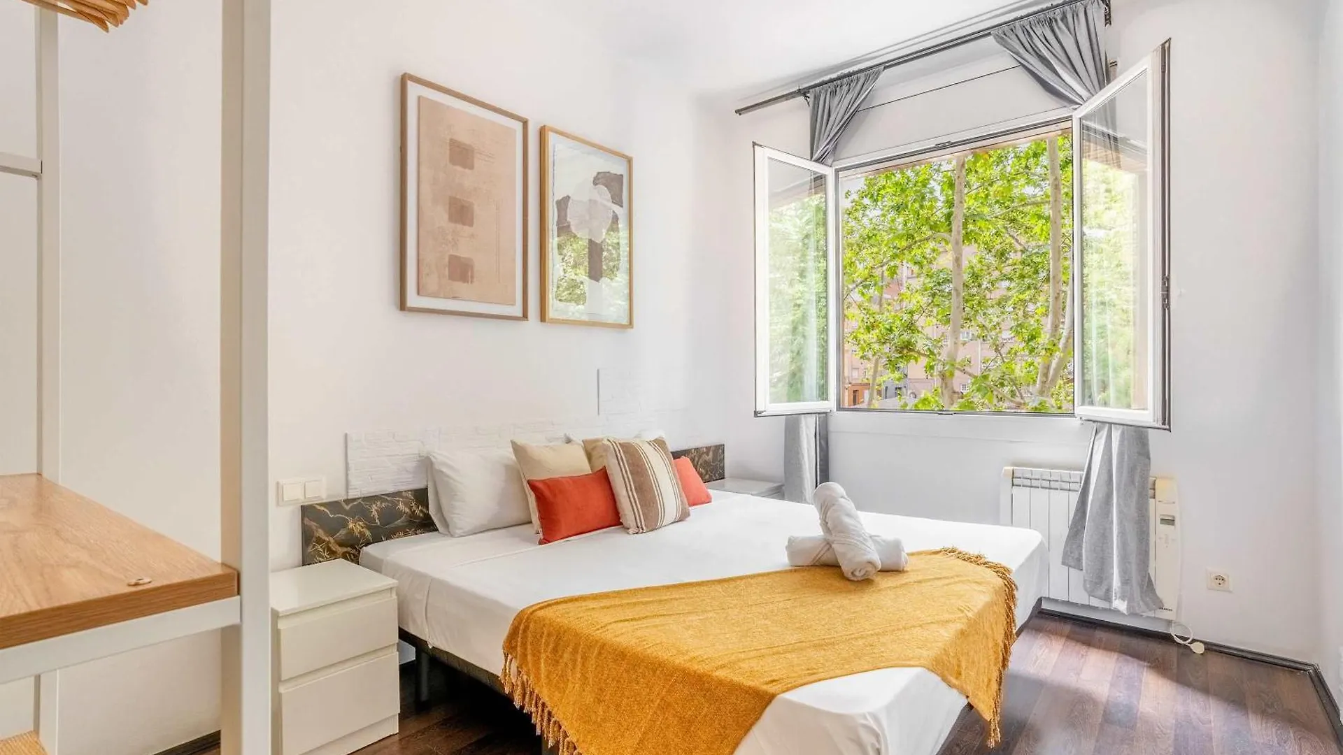4- Bedroom Apartment In Gracia Villageの連絡先