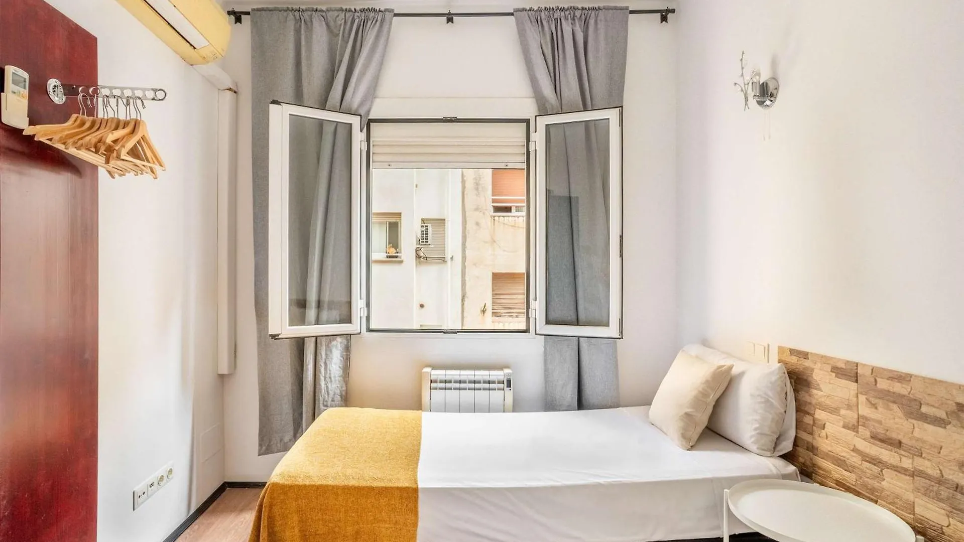 4- Bedroom Apartment In Gracia Village バルセロナ スペイン