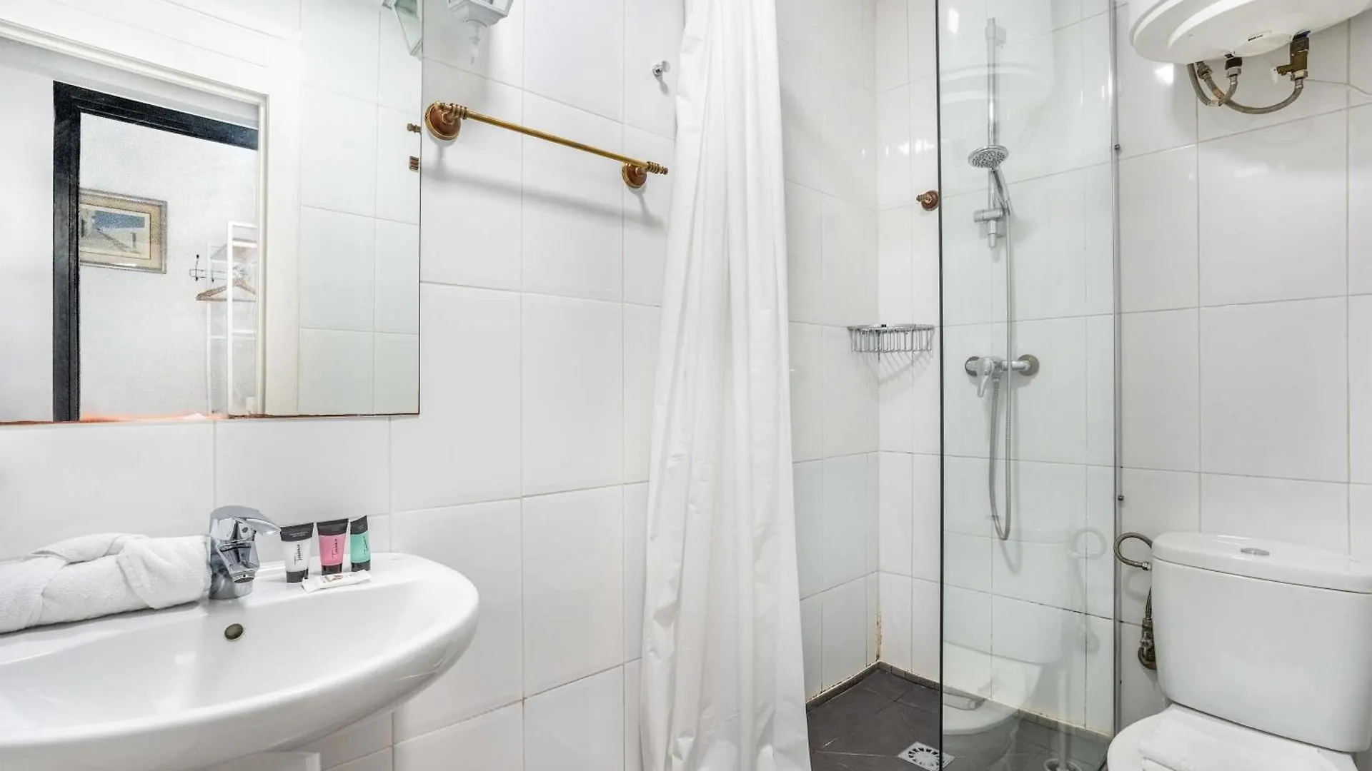 4- Bedroom Apartment In Gracia Village バルセロナ